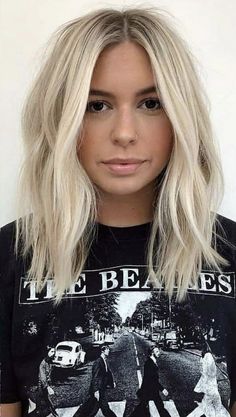 Medium Length Shaggy Blonde Hair, 20 Year Old Haircut, Choppy Blonde Hair Medium, Shorter Blonde Hairstyles, Blonde Round Face Hairstyles, Short Hairstyle Blonde Women, Short Rooty Blonde Hair, Medium Length Natural Blonde Hair, Medium Length Lob Haircut Fine Hair