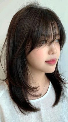 C Cut Hairstyle, Middle Hair, Bangs With Medium Hair, How To Style Bangs