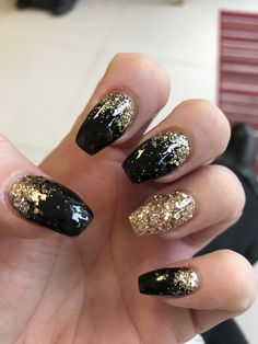 Black With Gold Glitter Nails, Black Gold Ombre Nails, Black And Gold Star Nails, Black And Gold Holiday Nails, Black And Gold Halloween Nails, Black And Gold Ombre Nails, Black And Gold New Years Nails, Gold And Black Nail Designs