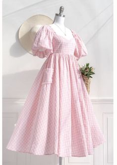 Cottagecore pink dress. Ginhgam feminine long dress. Aesthetic Dresses Casual Long, Current Fashion Trends 2023 Summer, Pink Dress Outfit Casual, Pink Cottagecore Dress, Pink Cute Dress, Pink Dress Aesthetic, Casual Pink Dress, Pink Dress Long, Pink Dress Outfit