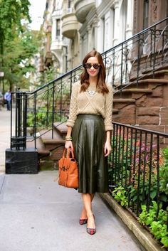 Plaid Heels, Chic Chic, Skirt Outfit, Mode Inspiration, Street Style Outfit, Look Chic, Green Leather