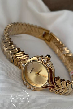 Whether dressing up for a special event or enhancing your everyday style, this watch is a delightful addition to your collection. Experience the blend of luxury and timeless elegance with this exquisite piece. Soft Classic, Watches For Women, Women's Watch, Arm Candy, Steel Bracelet, Stainless Steel Bracelet, Everyday Style, Special Event, Everyday Fashion