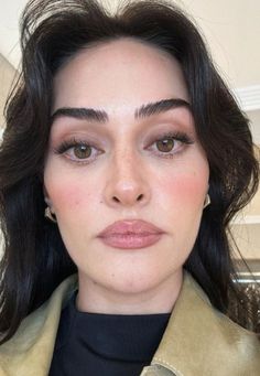 Mediterranean Makeup, Turkish Makeup, Italian Makeup, Bambi Eyes, Stunning Makeup Looks, Middle Eastern Makeup, Carpet Outfits, Red Carpet Outfits