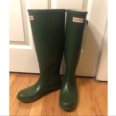 Hunter’s Original Tall Rain Boot In Hunter Green. Matte Finish. Hunter Logo On Top Front Shin. Buckle And Tab On Outer Calf. Round Toe. Original Hunter Tread Pattern. 17” Tall. Slightly Heeled, Maybe 3/4 Of An Inch. Worn A Few Times. In Excellent Thrift Condition. Some Normal-Use Scuffs (But Hunter Has A Boot Buffer Which I Think Is To Clear Scuffs). Natural Vulcanized Rubber Outsole. Polyester Lining. Hunter Recommends Their Products For Care. Open To Reasonable Offers. No Trades. Hunter Logo, Hunter Green Color, Tall Rain Boots, Hunter Shoes, Women Hunters, Rain Boot, Hunter Green, Hunter Boots, Winter Rain