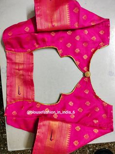 Border Blouse Designs Silk, Kathpadar Blouse Designs Latest, Blouse With Border Designs, Back Blouse Neck Designs, Pattu Blouse Back Neck Designs Pattern, Blouse Designs With Border, Blouse Designs Cotton Saree, Simple Pattu Blouse Designs, Banarsi Blouse Design