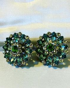 Vintage Light Green Rhinestone Clip On Earrings - Gold Tone Glass Stone Flower Beautiful Flower Designs, A Beautiful Flower, Vintage Glamour, Vintage Lighting, Beautiful Flower, Earrings Gold, Flower Design, Clip On, Flower Designs