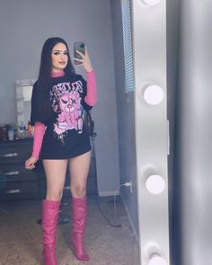 El Alfa Concert Outfit, Pink Long Sleeve Shirt Outfit, Outfits Estilo Buchona, Outfit Buchona, Outfits Cumpleaños, Outfits Buchi Fresa, Pink Boots Outfit, Outfit Buchifresa, Long Sleeve Shirt Outfits