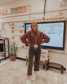 Business Casual Teaching Outfits, Teacher Mom Outfits, Teacher Outfits Neutral, Relaxed Teacher Outfit, Cute Teacher Outfits Middle School, Early Childhood Education Teacher Outfits, Childcare Outfit Ideas, High School English Teacher Outfits