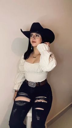 Jaripeo Shirts, Vaquera Outfits Plus Size, Blue Vaquera Outfit, Jaripeo Hairstyles, Picolandia Outfits, Cold Jaripeo Outfits, Fall Vaquera Outfits