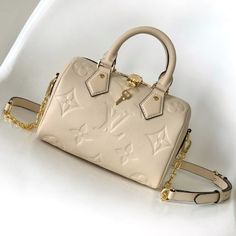 Monogram Empreinte leather, decorated with LV logo and Monogram flower pattern, this Speedy Bandoulière 20 handbag is a modern classic. The design is inspired by the Speedy suitcase series of the 1930s, with original shape and articulated handle. Comes with a leather metal chain strap for easy shoulder and crossbody carry.

Size: 20.5 x 13.5 x 12.0 cm (LxHxW)
• Monogram Empreinte embossed grained calfskin
• Grained calfskin trim
• Microfibre lining
• metallic parts
• Large interior zipped Louis Vuitton Speedy Bandouliere, Speedy Bandouliere, Louis Vuitton Yayoi Kusama, Flower Handbag, Louis Vuitton Capucines, Large Cosmetic Bag, Medium Handbags, Lv Purse, Lv Shoes