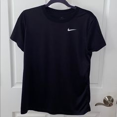 Nike Women’s Dry Legend T-Shirt. Nwt Size: Large Color: Black Black Nike Shirt, Nike Women Outfits, Clothes Haul, Aesthetic Sport, Nike Symbol, Western Fits, Western Wear Outfits, Tops Nike, Athletic Clothes