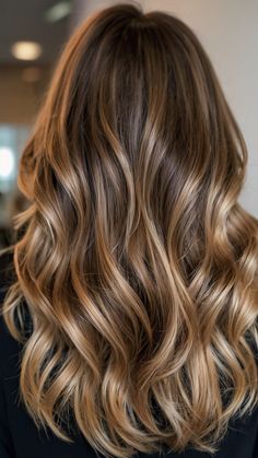 Balayage Light Brown Hair To Blonde, Dark Blonde With Highlights Balayage, Bronde Balayage Natural Curls, Brunette With Sunkissed Highlights, Bronde Balayage Blue Eyes, Hair Color Ideas Dark Blonde, Dark Hair Caramel Balayage, Bronde Balayage Medium Length, Blonde Balayage On Dark Hair Brunettes