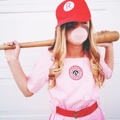 A league of their own Halloween costume Fancy Dress Softball Pictures, Peaches Halloween Costume, A League Of Their Own Costume, A League Of Their Own Photoshoot, A League Of Their Own Costume Diy, Peaches Costume, Spirit Costumes, Baseball Costume, Sister Halloween Costumes