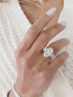 Luxury Oval Ring For Everyday Use, Luxury Oval Rose Cut Diamond Ring, Big Silver Engagement Rings, 10 Ct Diamond Ring, Big Engagement Rings Oval, Big Stone Engagement Rings, Oval Engagement Ring 5 Carat, Ring Settings For Oval Stones, 8 Carat Oval Engagement Ring