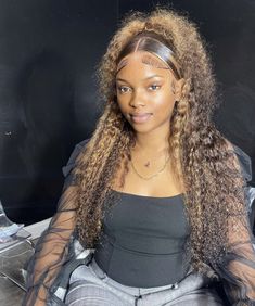 Wet Curls Frontal Wig Styles, Wet Curls Hairstyles, Peinados Curly Hair, Wig Updos, Curly Baddie, Wigs Business, Long Curly Hair Hairstyles, Styling Wigs