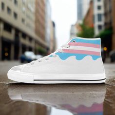 Pride LGBT Transgender Flag Women - Freaky Shoes® Transgender Flag, Lgbtq Funny, Mens High Tops, Lgbt Pride, Canvas Shoes, Classic Looks, Fashion Women, High Tops, Hand Made