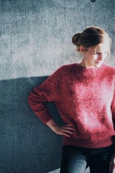 Yarn kit for knitting ”No Frills sweater” by Petiteknit in our super soft and sustainable yarn Önling No 1. Petite Knit, Simple Sweaters, Raglan Sweater, Raglan Pullover, Foto Poses, Knitting Kits, Sweater Knitting Patterns, Work Tops, Knitting Women Sweater