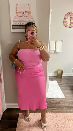 Curvy Vacation Outfits, Pink Plus Size Outfits, Pink Brunch Outfit, Lulu Girl, Brunch Fits, Apple Shape Fashion, Cute Professional Outfits, One Friend