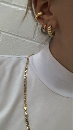 , #GoldennecklaceAesthetic #GoldennecklaceChain #GoldennecklaceDesign #GoldennecklaceIndian Braided Jewelry Diy, Lapidary Jewelry, Tous Jewelry, Easy Jewelry, Earring Ideas, Dope Jewelry, Neck Jewellery, Popular Jewelry, Hippie Jewelry