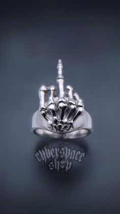 Skeleton Flip Off Ring ⛓ 100% solid 316L stainless steel 💦 Waterproof 🚫 NO green skin. NO tarnish. NO rust 🖐 Sizes 5-11 available Skull Hand Jewelry, Skelton Rings, Creepy Rings, Weird Rings, Skeleton Hand Ring, Funny Rings, Emo Rings, Imp Oc, Strange Rings