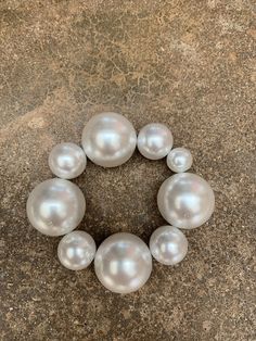 Fun oversized pearl bracelet large medium and one small bead. New Years Jewelry, Bubblegum Candy, Candy Beads, Bracelet Party, Big Pearl, Easter Holiday, Easter Holidays, Pearl Charms, Holiday Birthday