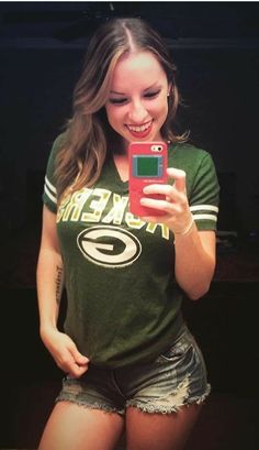 Packers Gear, Hot Fan, Green Bay Packers Fans, Packers Football, Packers Fan, Nfl Football Teams, Nfl Cheerleaders, Nfl Fans, Womens Football