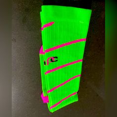 Nwot Pro Compression Performance Socks. Green & Pink! Size Xs K 1-30-24 Cd2l Pink And Green, Socks, Green, Women Shopping, Pink, Color