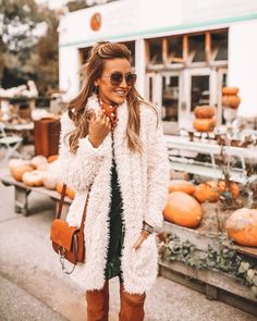 Street Style Winter Casual, Street Style Aesthetic Outfit, Business Chic Outfits, Party Dress Ideas, Fashion Inspo Outfits Minimal Chic, What Do I Wear, Chic Outfits Classy, Holiday Party Dress