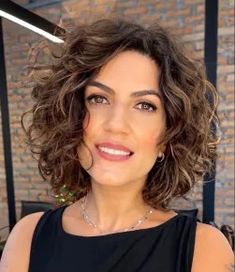 80 Sensational Medium Length Haircuts for Thick Hair in 2024 Pelo Bob Ondulado, Haircut Tip, Thick Wavy Hair, Wavy Haircuts, Thick Curly Hair, Haircut For Thick Hair