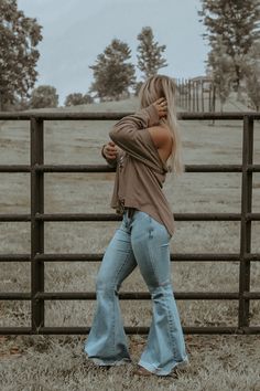 Bell Bottoms Country Outfit, Cute Western Photoshoot Outfits, Casual Western Photoshoot, Bellbottom Jean Outfits Country, Western Outfits For Photoshoot, Country Outfits Photoshoot, Cute Dressy Shirts, Western Concert Outfits Women Fall, Cowgirl Boho Outfits