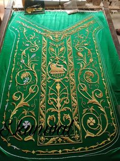 Roman Fiddleback Catholic Chasuble Low Mass With Green Silk - Etsy Traditional Gold Ceremonial Chasuble, Gold Embroidered Chasuble For Traditional Ceremonies, Traditional Gold Chasuble With Gold Embroidery, Hand Embroidery Work, Liturgical Seasons, Fancy Costumes, Church Flowers, Gold Work, Gold Thread