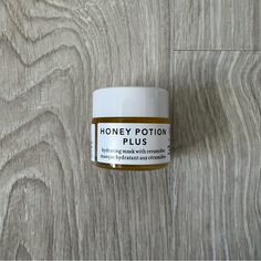 Farmacy Honey Potion Plus A Warming Honey Face Mask That Intensely Hydrates, Nourishes, + Strengthens The Skin Moisture Barrier. Upgraded Formula With Ceramides, Upcycled Apple + Cica. Size 0.32 Oz Brand New Never Used Farmacy Skincare, Brightening Face Mask, Honey Face Mask, Night Mask, Honey Face, Skin Care Mask, Hydrating Mask, Green Cleaning, Skin Care Women