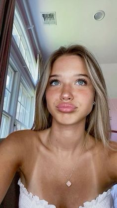 🪞🤍🌟 Cute Tan Line Pictures, Blonde At The Beach, Tan Lines Outfits, Tan Lines Picture, Really Pretty Blonde Girl, Sara Mogavero, Pretty Girl Aesthetic Blonde, Blonde Tan Girl, Tanned Blonde Girl