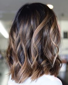 Dark Hair With Caramel Bronde Balayage Bronde Balayage, Hair Color Caramel, Black Hair With Highlights, Caramel Hair, Brunette Balayage Hair, Brown Hair Balayage, Caramel Highlights, Brown Balayage, Winter Hair Color