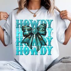 a woman wearing a t - shirt with the words howdy hey hody on it