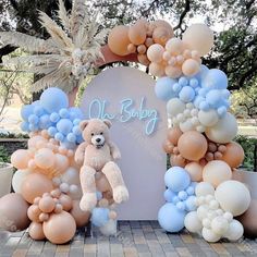 balloons and teddy bears are arranged in the shape of an arch for a baby shower