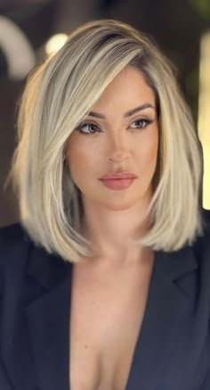 Pin description Medium Length Haircut 2023 Wavy, 2024 Blonde Highlight Trends, Shoulder Length Thick Blonde Hair, Pramenovi Blondes, Medium Length Haircuts For Women Over 50, Lob Haircut With Side Bangs, Haircuts That Make You Look Younger, Very Fine Hair Hairstyles, Super Layered Hair Medium