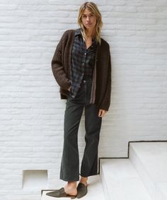 Loose Flare Pant Washed Dark Moss Re/Done began in 2014 as a luxury jeans collection, altering heritage Levi's into new pairs. Since then, the label has expanded to create its own cult denim line based on favorite shapes from its collections. 100% cotton corduroy. Made in Mexico. Classic 70s-inspired, cropped trouser with a higher rise, flared leg, and cropped inseam. Button fly. Luxury Jeans, Cropped Trouser, Cropped Flare Pants, Jeans Collection, Flare Pant, Jenni Kayne, Cropped Flare Jeans, Pony Hair, Cropped Flares