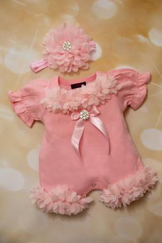 Baby girl pink bubble romper , super soft adorable little romper set for your little baby.. Chiffon with rhinestones on the chest , legs with matching headband..chiffon all around the bottom.... ..Bottom has snaps for easy dressing. Comes with matching headband...beautiful This design can be made on any bubble romper I carry HAND WASH ITEM BY PURCHASING THIS ITEM, YOU ARE AGREEING TO MY SHOP POLICIES www.etsy.com/shop/jacqueline225/policy Please let me know if you have any questions, i would be Baby Dress Design, Cool Baby, Fairy Clothes, Congratulations Baby, Disney Handbags, Take Home Outfit, Pink Bubbles, Baby Gown