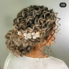 Wedding Headpiece Curly Hair, Curly Hairstyles For Wedding Bridesmaid Natural Curls, Wedding Updo Curly Hair, Naturally Curly Wedding Hairstyles, Curly Hairstyles For Wedding Bridesmaid, Wedding Hair For Curly Hair, Naturally Curly Updo Wedding, Natural Curly Hair Updo Wedding, Curly Hair Wedding Updo