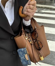 New Yorker, Look Fashion, Luxury Bags, Bucket Bag, Fashion Bags, Balenciaga, Vegan Leather, Pinterest Likes, A Woman