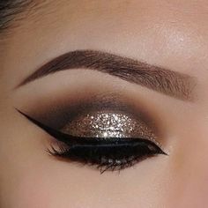 polish-killa: “ ” @msmakeupaddict​ - more makeup here Follow me on Twitter: @msmakeupaddict​ Follow me on Instagram: @ms.makeupaddict Smoky Eyes, Eye Makeup Designs, Makeup Guide, Christmas Makeup, Makeup Designs, Glam Makeup