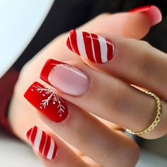 Festive Christmas Nail Art: Elevate your nail game with our Christmas press on nails. This set includes 24 short square false nails adorned with red Christmas ribbons and white snowflakes for a touch of holiday charm. Exquisite Designs: The red French tip patterns are meticulously crafted, adding a unique flair to your nail aesthetics and perfectly showcasing your Christmas spirit. Easy Installation: Our kit comes with all the necessary tools, including Double Side Glue Nail Stickers. Nail Art Noel, Valentine Nails, Cute Christmas Nails, Manicure Tips, White Nail, Xmas Nails, Stick On Nails, Christmas Nail Designs, Christmas Nail