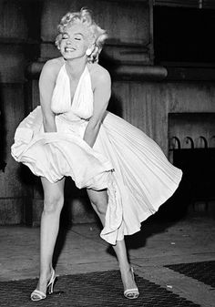 marilyn monroe dancing on the dancefloor