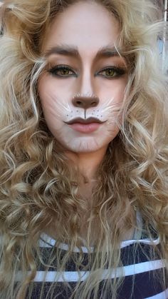 Halloween makeup maquillaje leon lion Easy Lion Costume For Women, Diy Lion Costume Women Wizard Of Oz, Lioness Costume Women, Cowardly Lion Costume Women, Lion Costume Diy Women's, Diy Lion Costume Women, Cowardly Lion Makeup, Lion Halloween Costume Women, Chewbacca Makeup