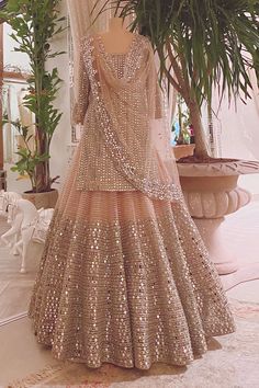 Abhinav Mishra, Indian Outfits Lehenga, Wedding Lehenga Designs, Lehenga Designs Simple, Gaun Fashion, Pakistani Fancy Dresses, Indian Dresses Traditional, Red Lehenga