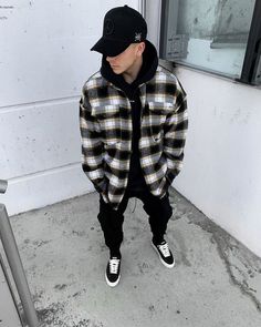 22 casual winter outfit ideas for men 2023-2024: Your style guide - mens-talk.online Flannel Outfits Men, Plaid Shirt Outfits, Black Plaid Shirt, Same Picture, Flannel Outfits, Plaid Outfits