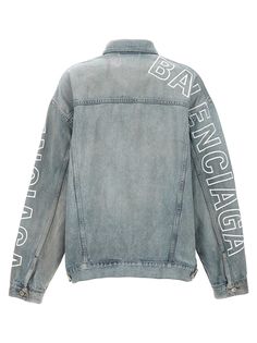 Giacca in denim in cotone con ricamo logo, chiusura dei bottoni, tasche, maniche a fanatico lungo.BalenciagaGiacca in jeans da ricamo logoOversize Fit Embroidery Denim Jacket, Cristobal Balenciaga, Embroidery Denim, Balenciaga Logo, Oversized Denim Jacket, Balenciaga Shoes, Denim Jacket Women, Jeans Jumpsuit, Logo Embroidery