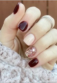 Gel Dip Powder Nails Designs, Pedicure Color Vino, Wine Nail Ideas, Made In Milan Color Street, Burgundy Short Nail Designs, Fall Toe Nails Ideas Autumn, Fall Dipped Nails Ideas 2024, Med Nail Designs, November Nail Ideas Short Simple