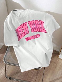 Oversized Tee Outfit, Cute Graphic Tees, Vintage New York, Tshirt Outfits, Tee Outfit, Cute Everyday Outfits, Women T Shirts, Casual T Shirt, Cute Tshirts